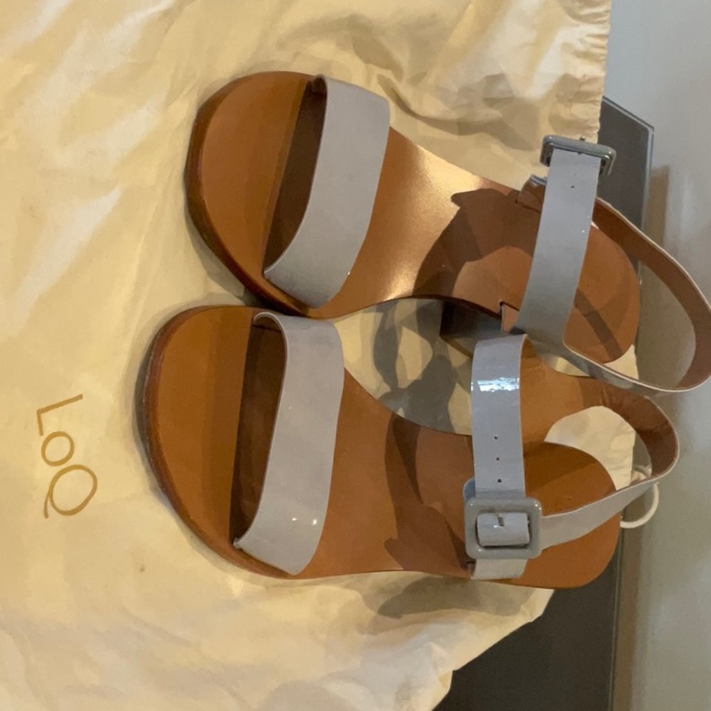 LOQ, grey patent leather sandal, 2 inch heel, size 8